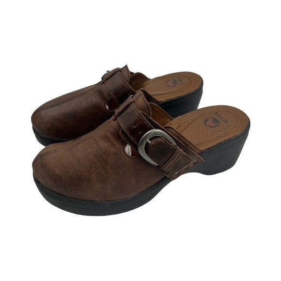 CROCS Cobbler Buckle Strap Leather Clogs Brown - Picture 7 of 11